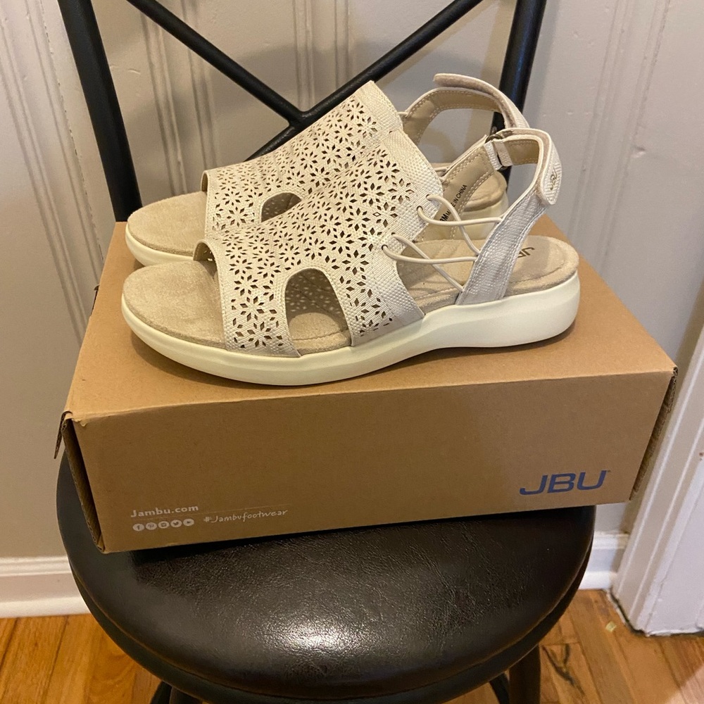 JBU Memory Foam Women's Cream Sandals 8M - Picture 2 of 6
